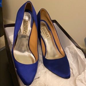 Badgley Mischka pointy satin pumps